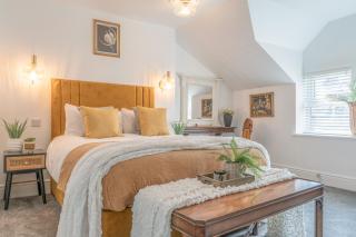 Gorgeous New 1 Bedroom Penthouse Flat - 8