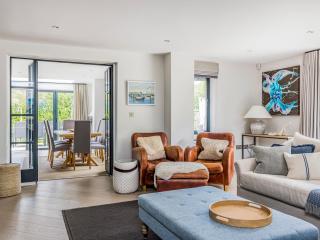 Modern Stylish Bosham Home - Pass The Keys - 1