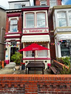 Lindisfarne Holiday Apartments - Families & Couples Only - Blackpool - 0