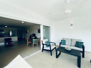 # Blue Bay Beach - Ocean View Apartments - FULLY AIR CONDITIONED # - Blue Bay - 7