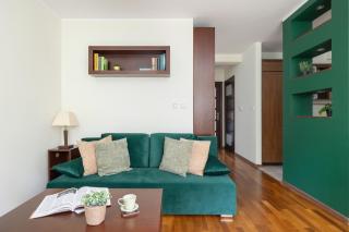 Cracow Verdant Apartment with Parking by Noclegi Renters - Krakow - 0