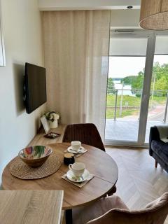 Urokliwy Apartament z dużym tarasem i widokiem na Jezioro Białe - Augustów - 7