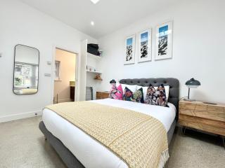 Tropical Gardens 1 bed cottage Central Newlyn - 0