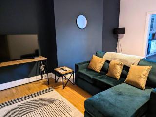 Comforting 2 Br Flat For Workers, Friends & Family - South Shields - 5