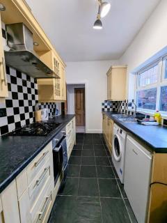 Comforting 2 Br Flat For Workers, Friends & Family - South Shields - 4