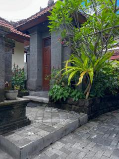 Kaman Bali Guesthouse - Seminyak - 2