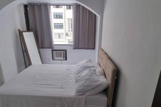 Quarto e sala a uma quadra da praia Copacabana posto 02 - 9