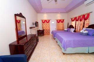 Spacious room in villa near beach - Runaway Bay - 9
