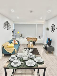 Convenient Contractor & Family Stay - 5 Guests, Pets Welcome, Parking Included! - 0