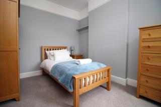 Quiet and Spacious 3 Bedroom - Cardiff - 5