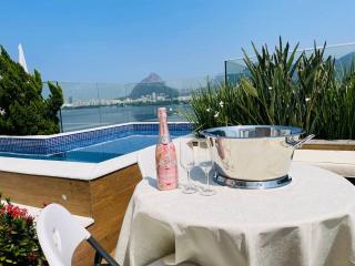 Cobertura Estilosa com Vista Linda e Privacidade - 6