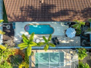 Charming Heated Pool Home - 3 miles to the Beach, Pet and Family Friendly -Available Year Round! - Bonita Springs - 8