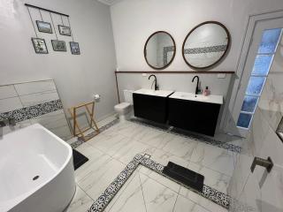The 155 Ral Ral Avenue Stay - 9