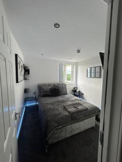 The Dugout - Double Room - Watford - 0