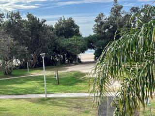 Byron Pacific Apartments - On Clarkes Beach - 7