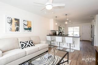 Great Group Stay 2 Apts plus 12 Guests and Free Prkg - 9