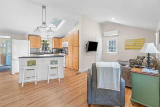 Cottage Oasis by Lake with Kayaks Fire Pit and a Huge Yard - Dennis - 9