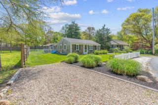 Cottage Oasis by Lake with Kayaks Fire Pit and a Huge Yard - Dennis - 4