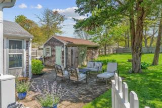 Cottage Oasis by Lake with Kayaks Fire Pit and a Huge Yard - Dennis - 5