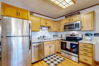 The Cozy Green Cabin - Munds Park - 3