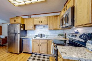 The Cozy Green Cabin - Munds Park - 2
