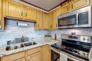 The Cozy Green Cabin - Munds Park - 1