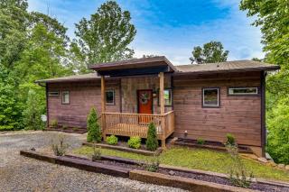 2 Decks, Grill, Hot Tub Mountain Cabin in Murphy - 8