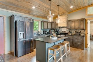 2 Decks, Grill, Hot Tub Mountain Cabin in Murphy - 4