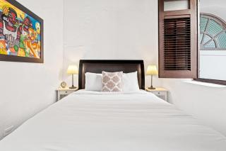 Colonial Villa Just Remodeled 2 floors Indoor Patio & Tub - San Juan - 1