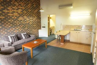 Pinnacle Holiday Lodge - 9