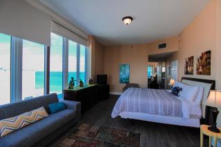 Experience a spacious 2-bedroom penthouse, at Castle PH15, perfect for up to 8 guests. - 0