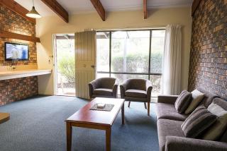 Pinnacle Holiday Lodge - 8