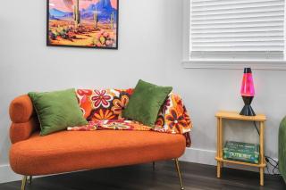 Groovy Getaway king suites, sleeps 8, dogs ok - 2