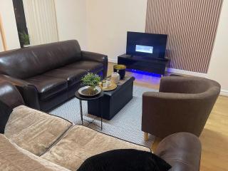 2-Bed Apartment - Sleeps 4 - Street Parking - WiFi - 7