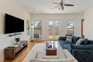 Bright Modern 3 Bedroom House in Hip East Austin - Austin - 1
