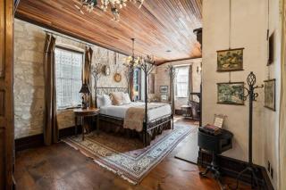 Romantic 1BR Suite on Main Street - Prime location - 5