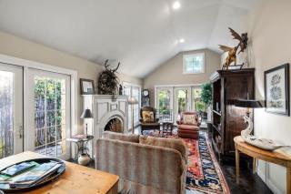 Historic 2 bd Home Patio DT Fredericksburg - 2