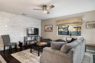 3 Bedroom Hot Tub Firepit Game room - Fredericksburg - 1