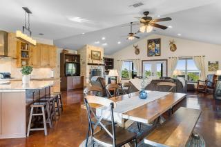 Enchanted Rockview House - 3 Bedroom-Firepit - 3