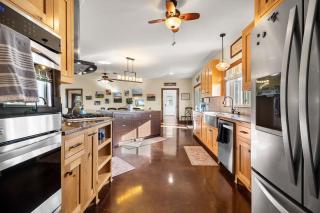 Enchanted Rockview House - 3 Bedroom-Firepit - 1