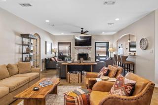4 Bedroom Close to Downtown Hot Tub-Pool - Fredericksburg - 8