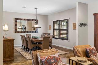 4 Bedroom Close to Downtown Hot Tub-Pool - Fredericksburg - 4