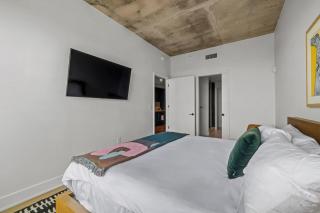 Modern 1BR Condo on Rainey St with Pool and Views - 1