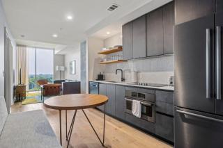 Modern 1BR Condo on Rainey St with Pool and Views - 1