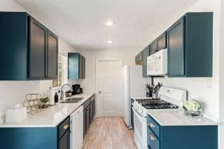 Charming East Side Bungalow - Austin - 9