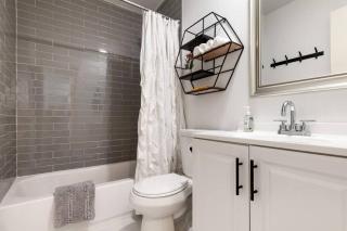 Charming 2 bedroom unit with large yard - 6