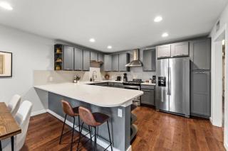 Mid-century home in Zilker with a backyard - 2