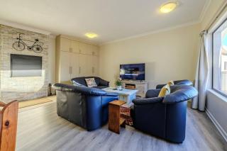 Central Seaview Apartment - 2