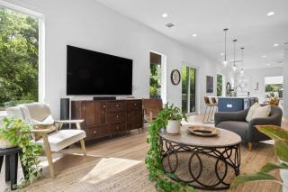 Home in Cherrywood with Private Backyard - 0