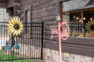 Entire Log Home Perfect Summer Vacation Hideout - 5
